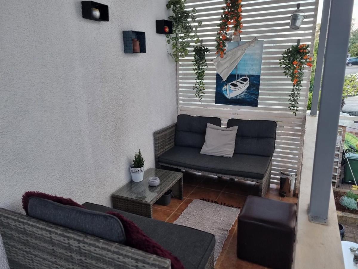 Apartment Zara Funtana Esterno foto